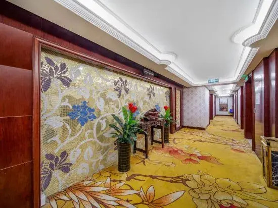 Longyi Hotel (Yiwu Yisanli Aegean Shopping Park)