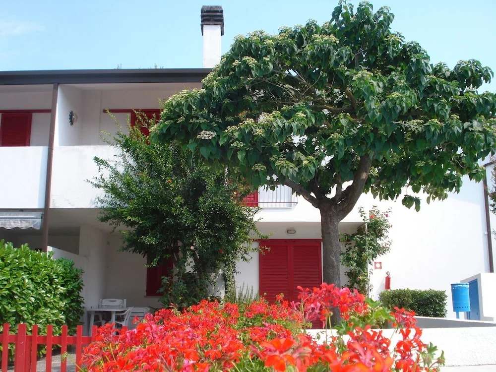 Villa in Front of the Pedestrian Area With Pool