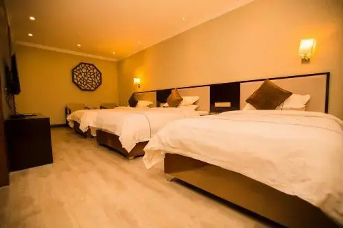 Kuerle Mingyue Crown Bouquet Hotel