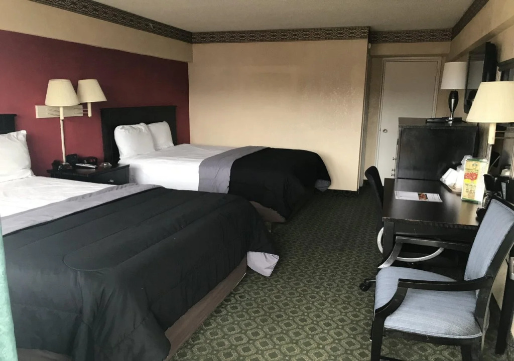 Red Carpet Inn & Suites