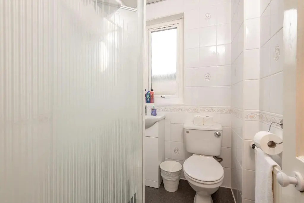 Homely & Central 2 Bed Flat with Parking