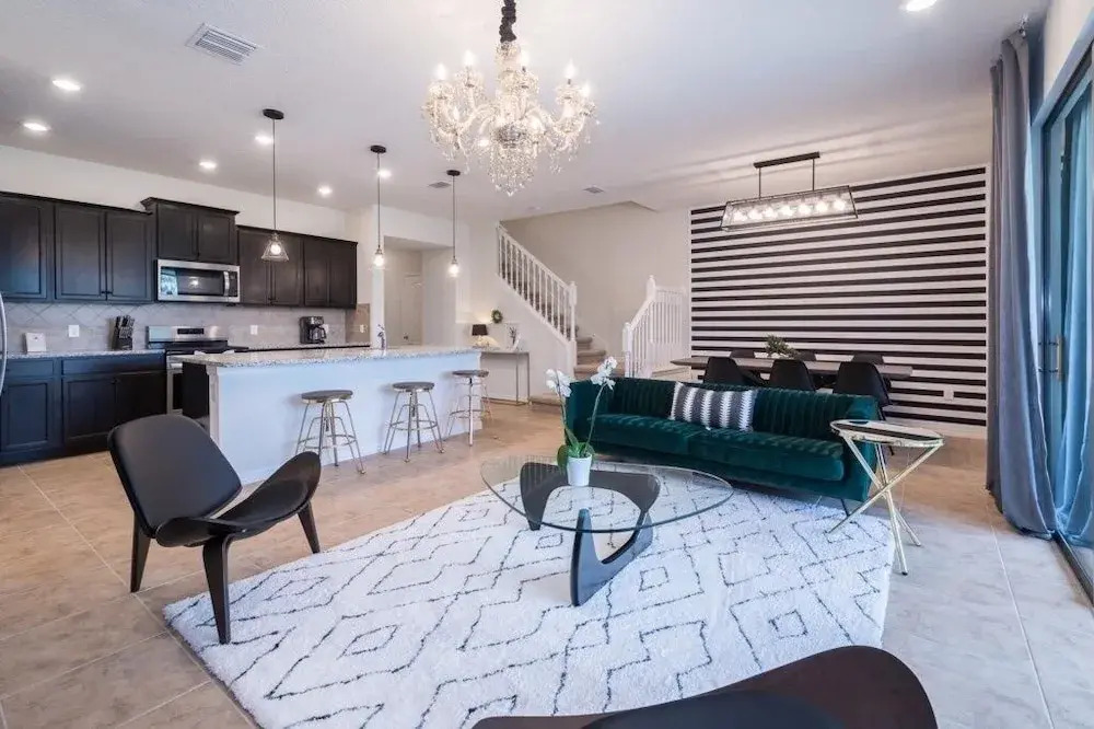 Luxurious 5 Bed Home with Private Pool in Solterra Townhouse