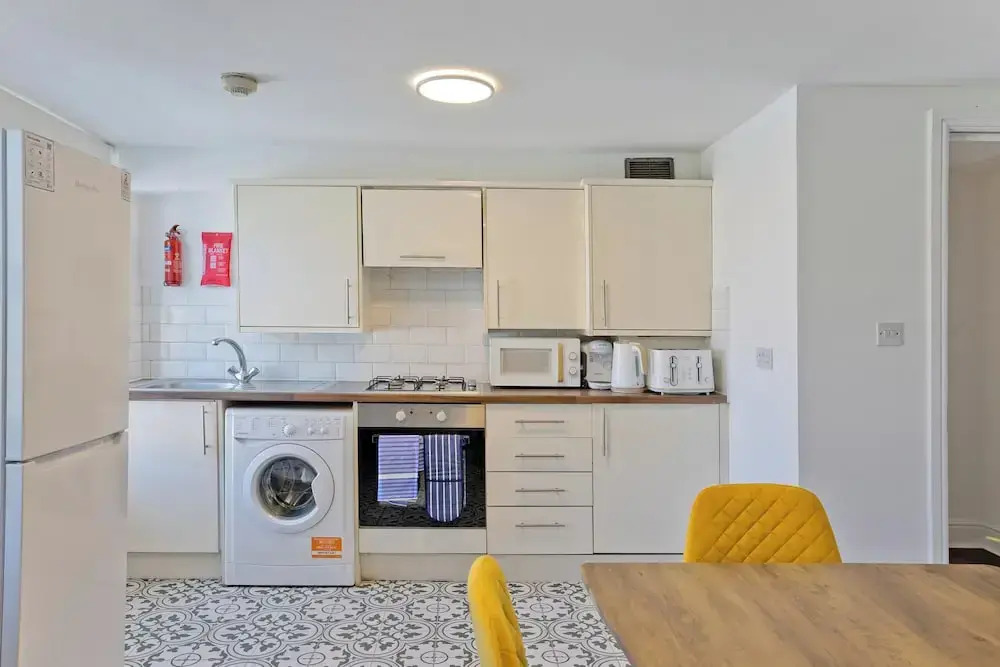 Imperial Corner House-Whitechapel Apartment
