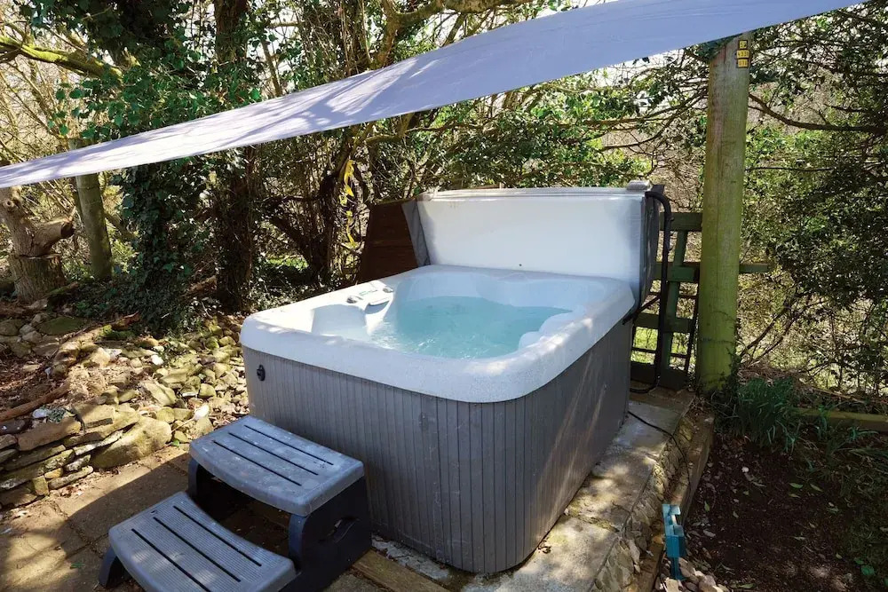 Merlins Cabin - 2 Bed - Blaen Cedi Farm