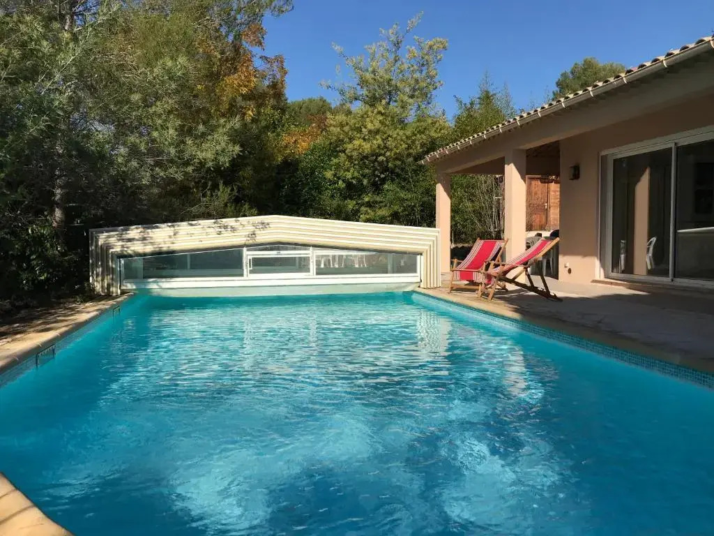 06D - Appartement spacieux avec terrasses, jardin et piscine