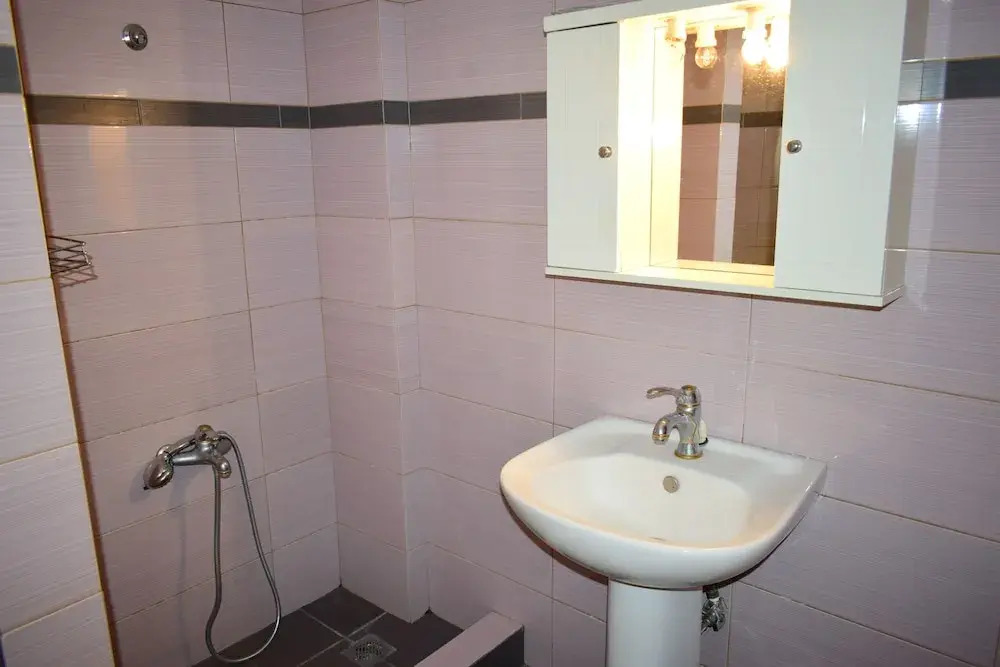 6 People Apartment near Downtown