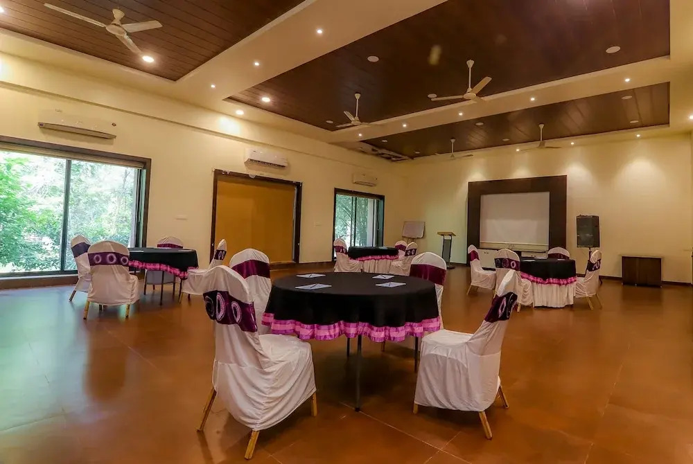 Jharna Resort-Navegaon Gate