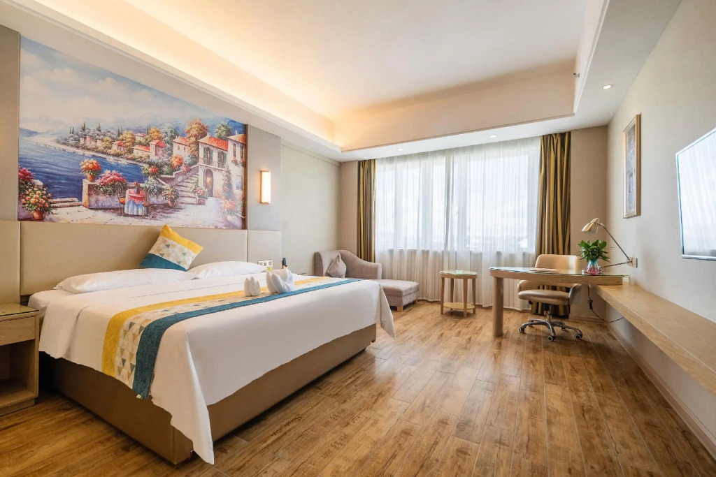 Vienna International Hotel (Sanya High-speed Railway Station)