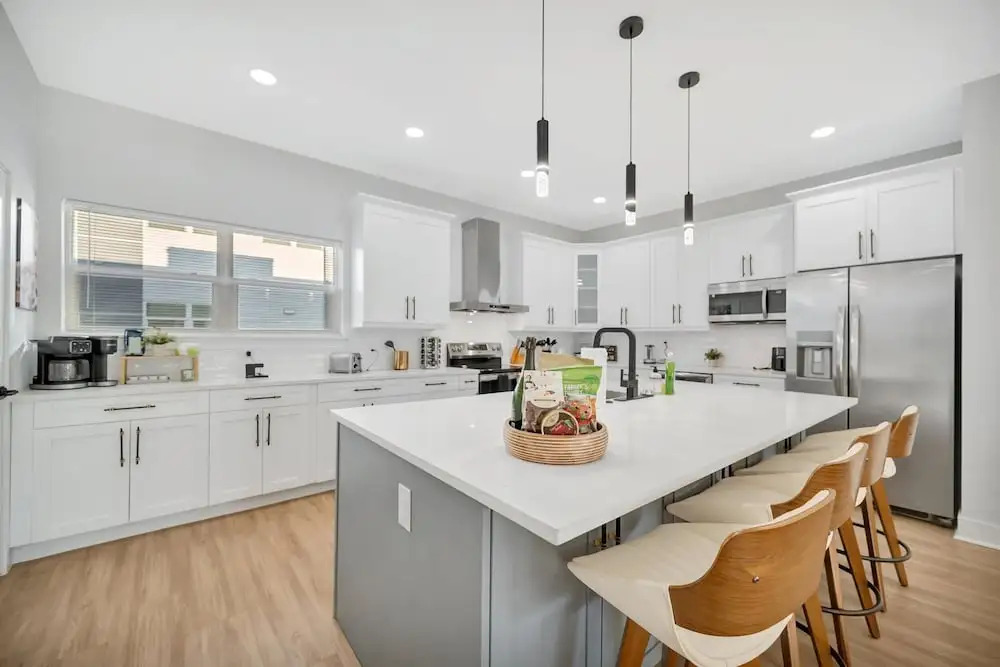 4br3ba Modern Sleeps 10 8 Minutes to Raymond James
