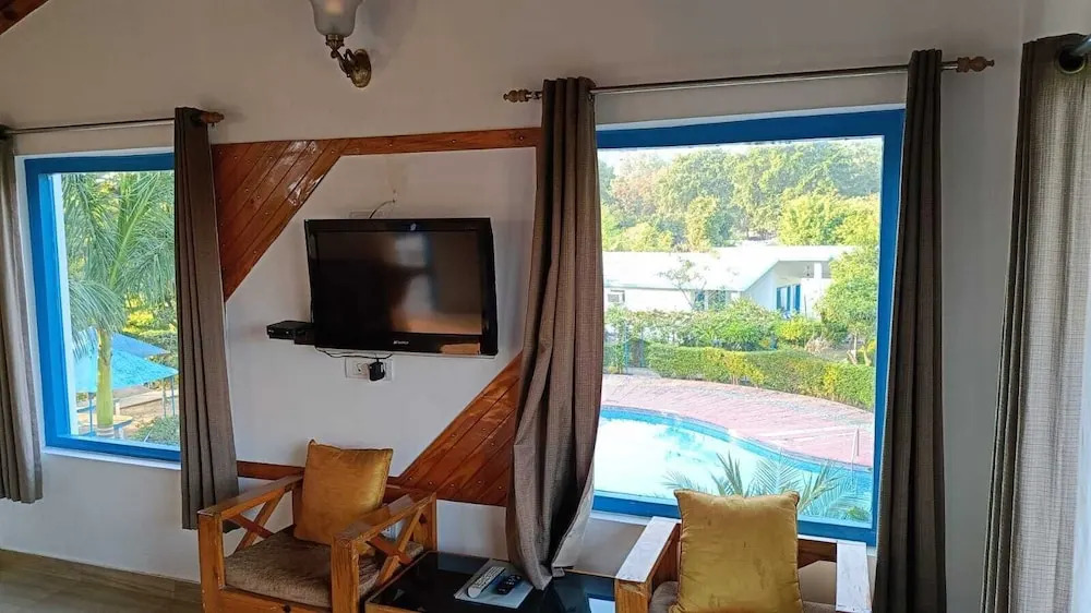 Bento Corbett Woods Resort