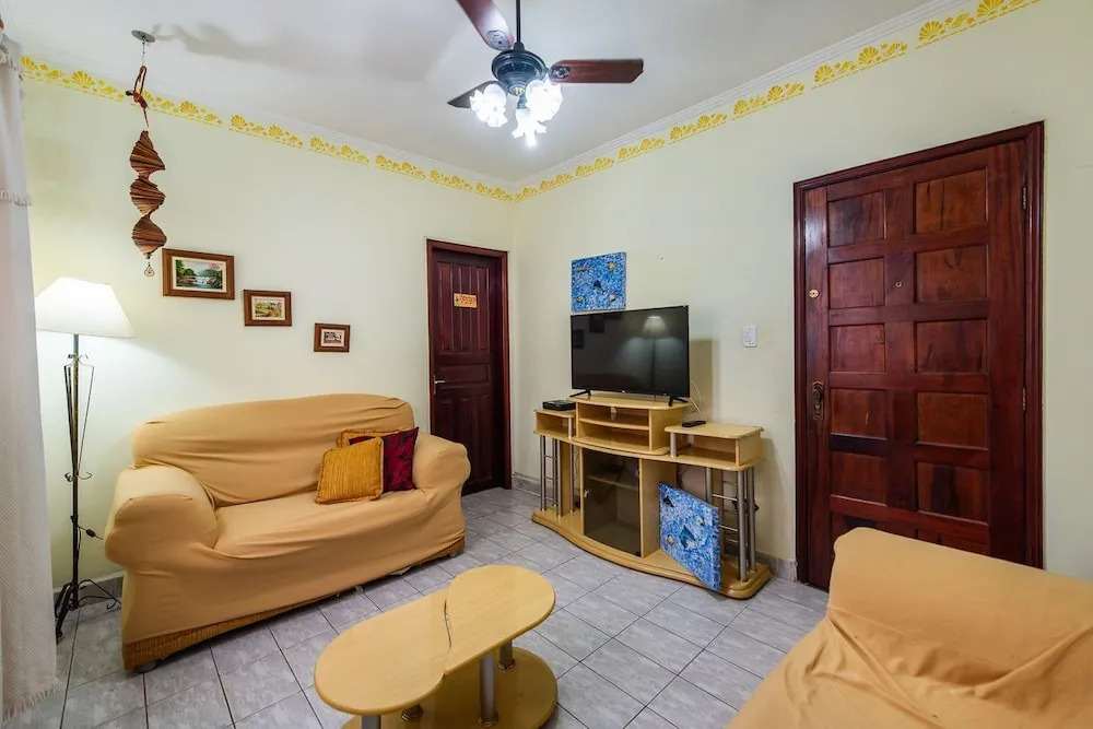 Apartamento a 550 m da Praia com Wi-fi e Garagem