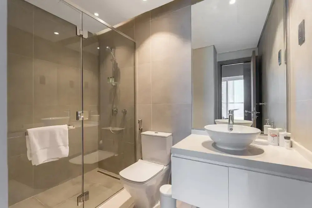 Modern 1-bed With Partial Sea Marina View