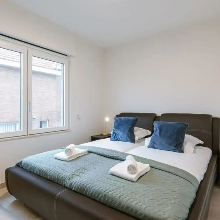 Spacious Getaway Close to the Beach and Airport