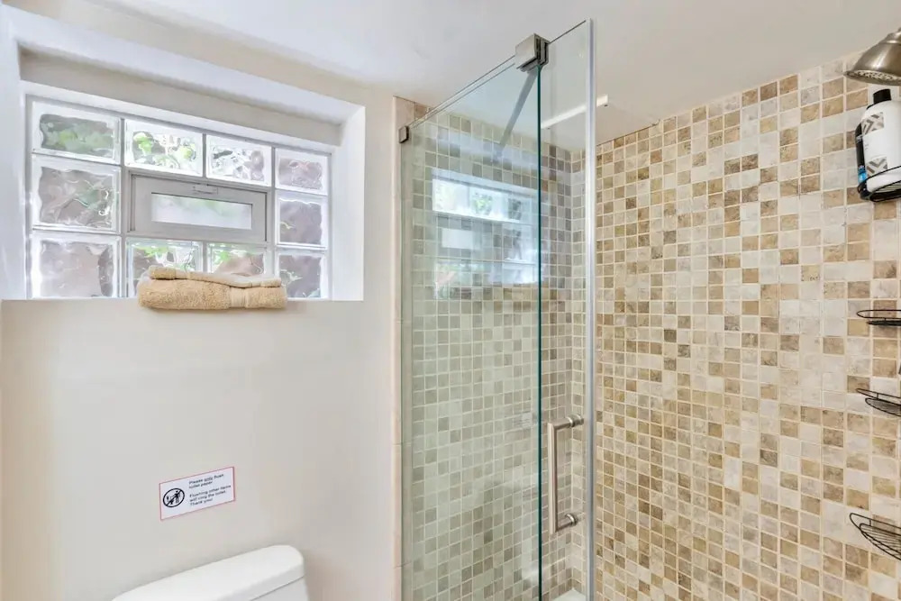 Beautiful 3br/3ba Colonial House by Cozysuites