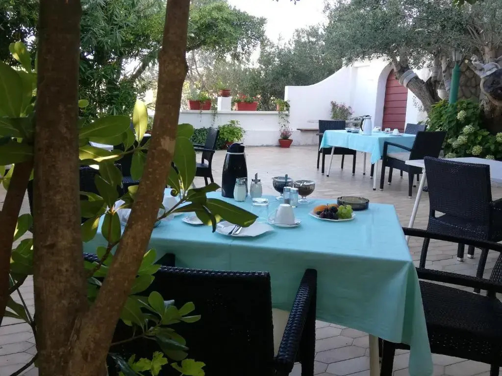 Riviera Rooms and Apartments
