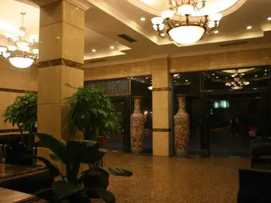 Hanhan Hotel (Shanghai Yan'an West Road Subway Station)