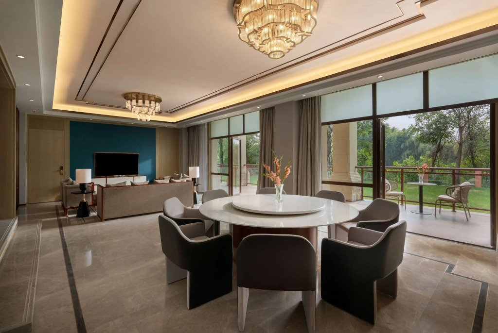Howard Johnson by Wyndham LakeView Hotel Kunming