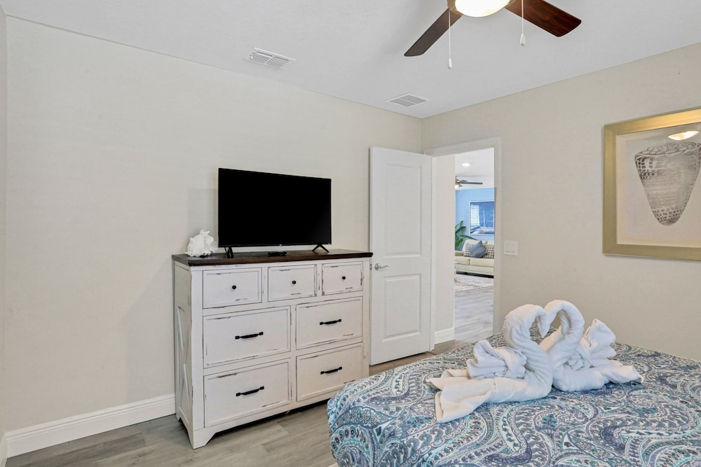 Relax & Play Resort Villa | Magical 6-Bedroom Retreat Near Disney