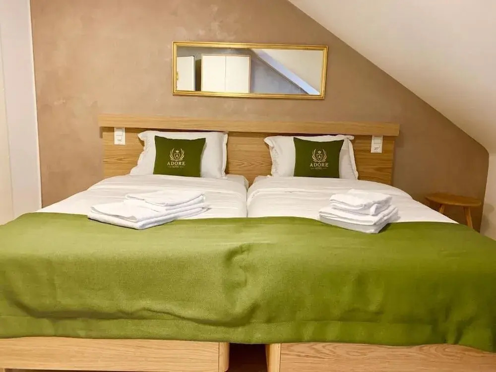 Hotel Adore