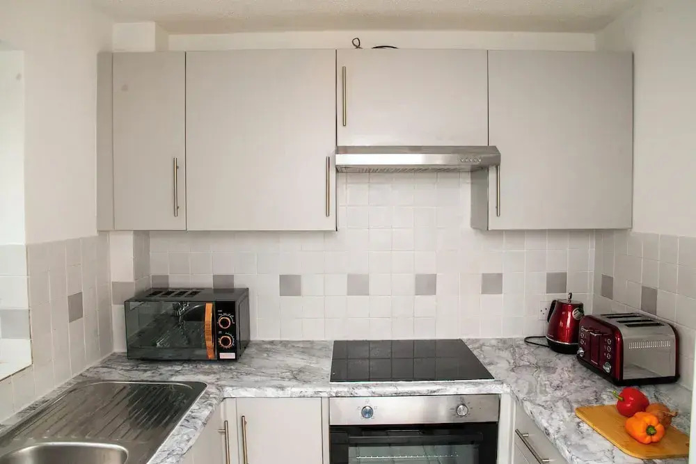 Corby - Sleeps 5 - Parking - Town Centre