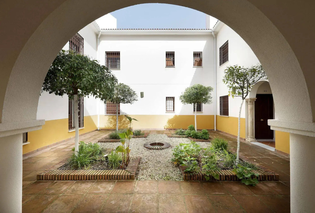Apartamentos Patios De Alcántara