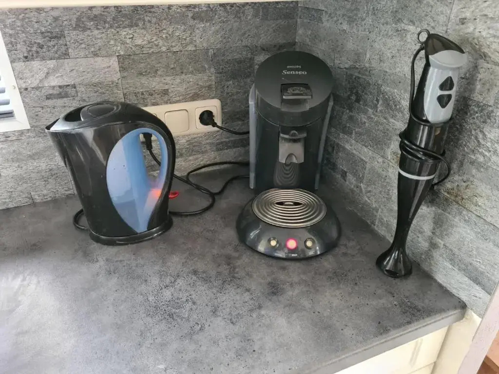 Relax huisje is een luxe huisje met een vaatwasser en zeer snel WIFI 5G en is voorzien van een nieuwe badkamer en keuken met een omheinde tuin met een eigen parkeerplaats