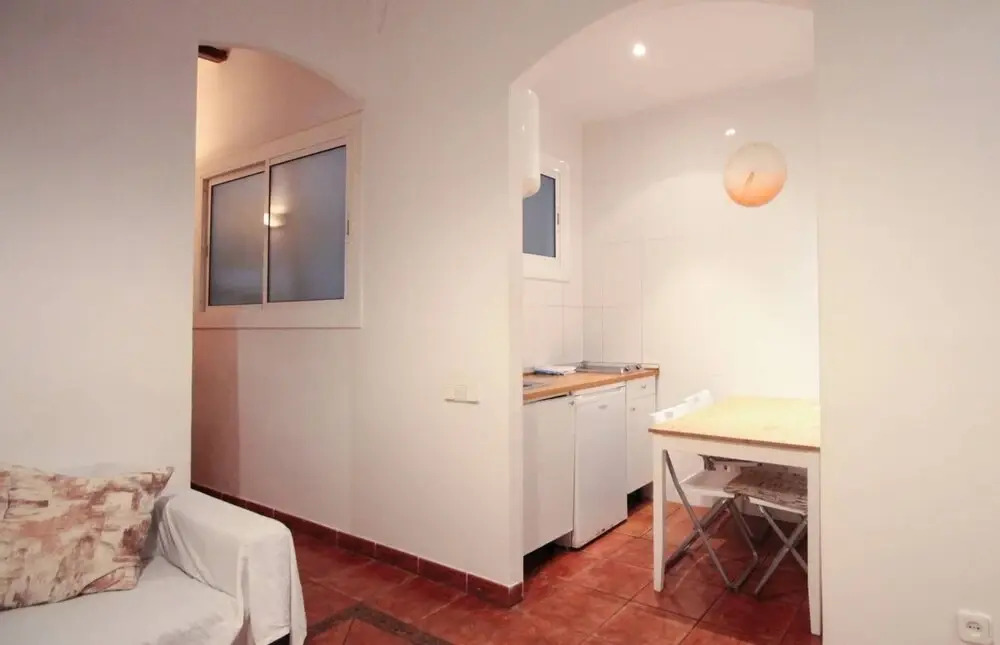 Central Comfortable Apt Born 2.1