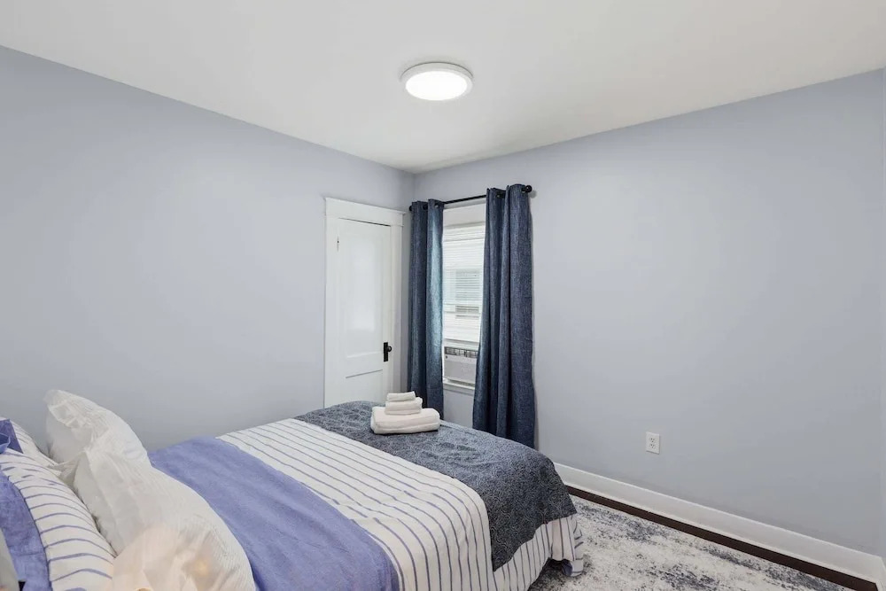 Modern Niagara Loft With Private Sunset Balcony 2 Bedroom Duplex