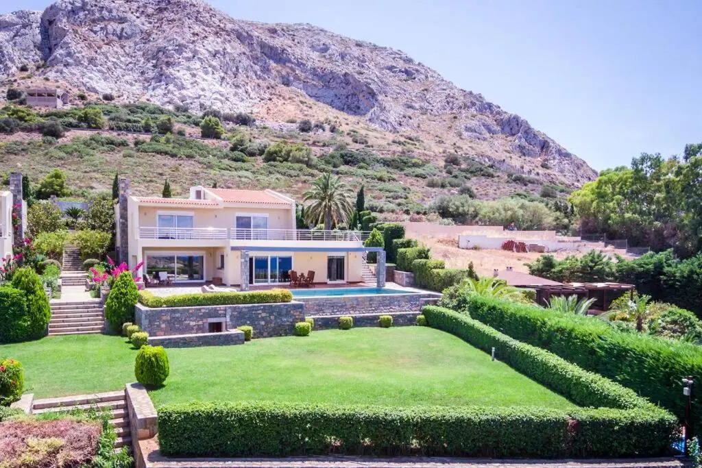 Amazing 5 bedroom Villa with Swimming Pool