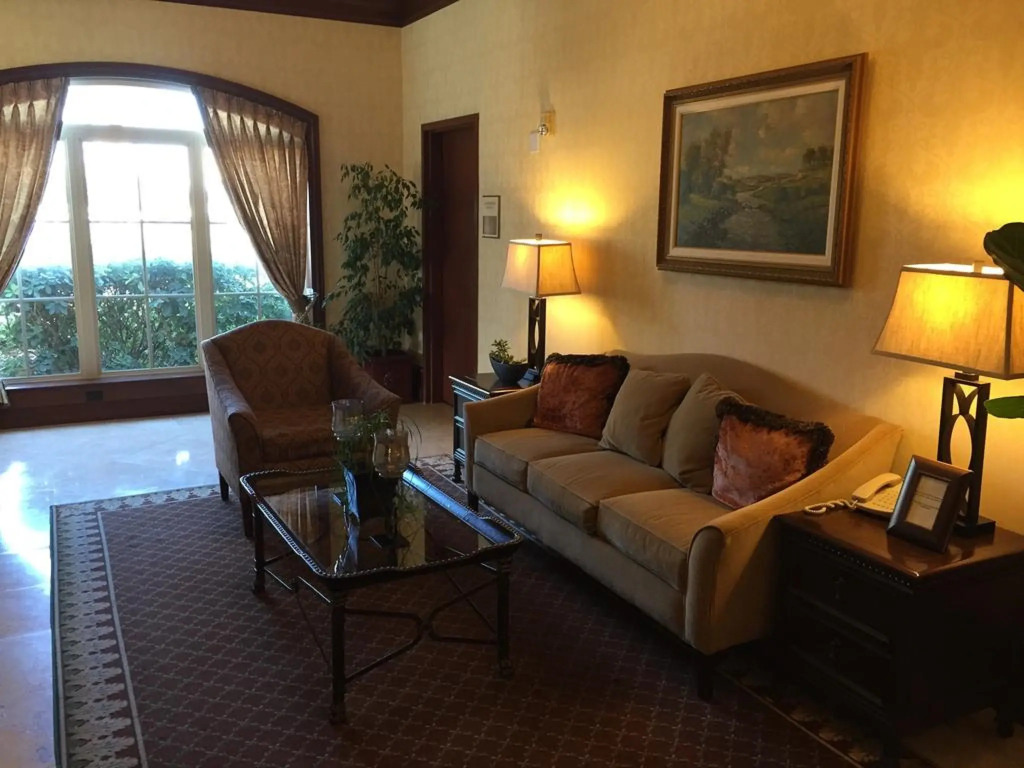 Bay Landing Hotel