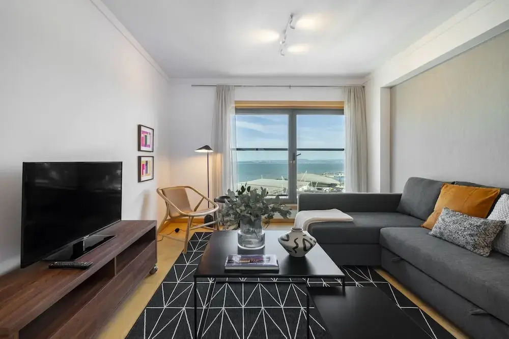 Panoramic Living W/ Elevator, Ac, Garage Perfect For Families & Business Travellers