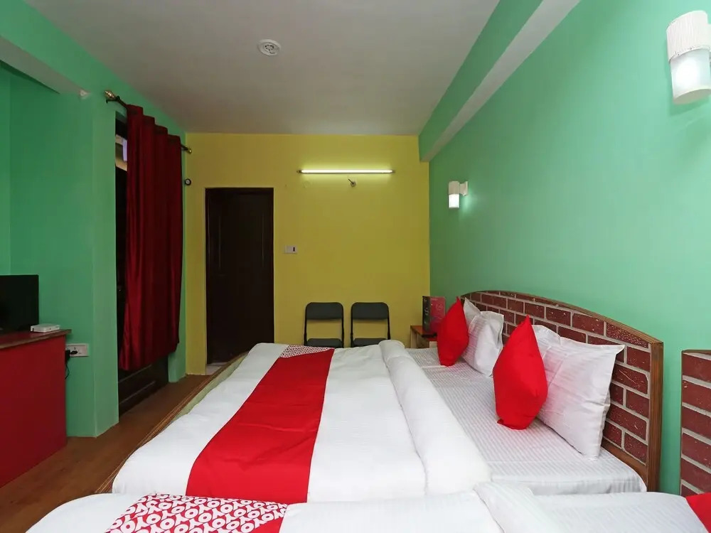 OYO 12691 Hotel Green Leaf