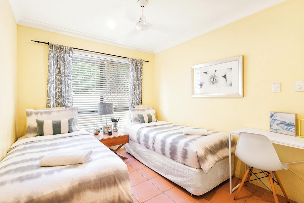 Coastal Holiday Home - Bradford 10