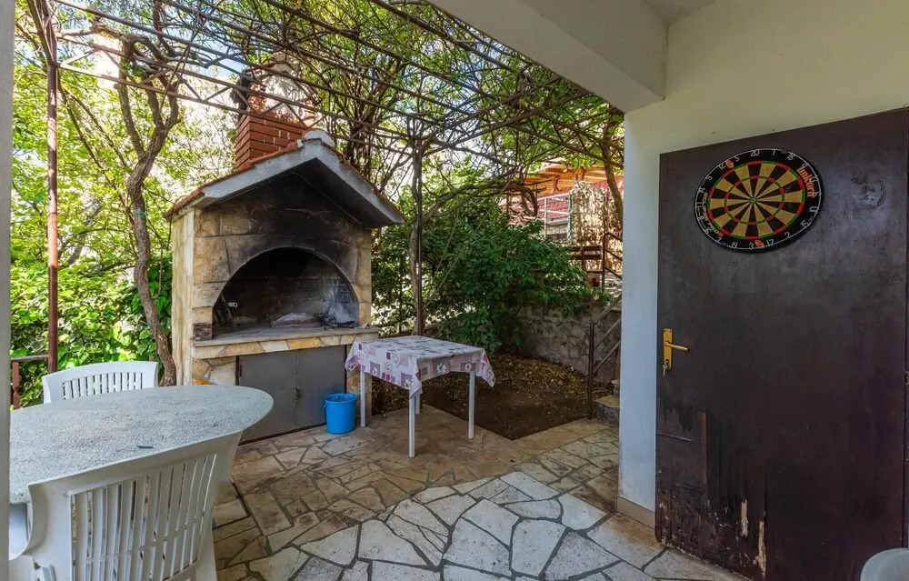 Beautiful Apartment in Okrug Gornji With Wifi and 2 Bedrooms
