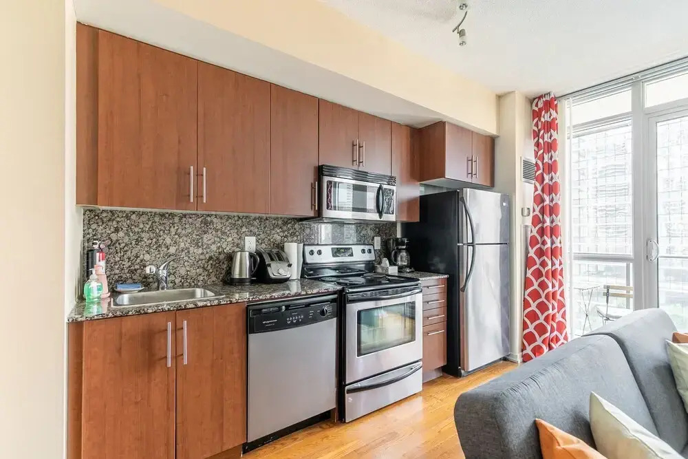 Sky View Suites - Maple Leaf Square