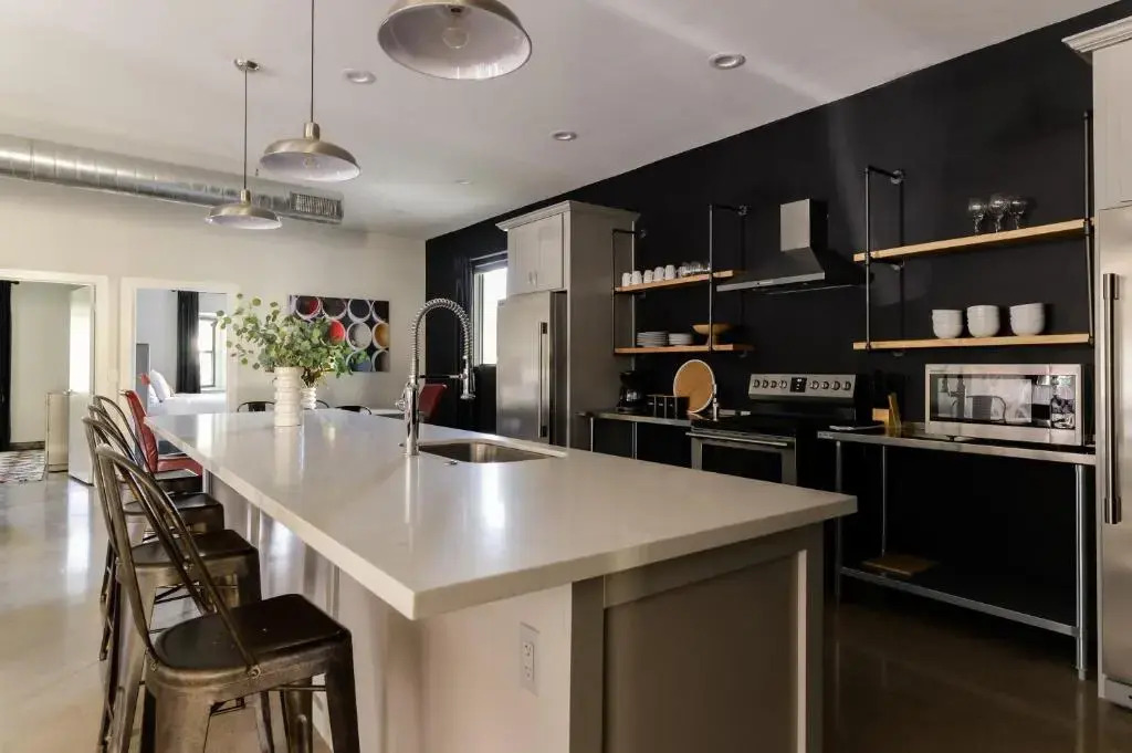 Luna Stellar by AvantStay Modern Artists Loft Buyout w 10 BRs Patio Billiards