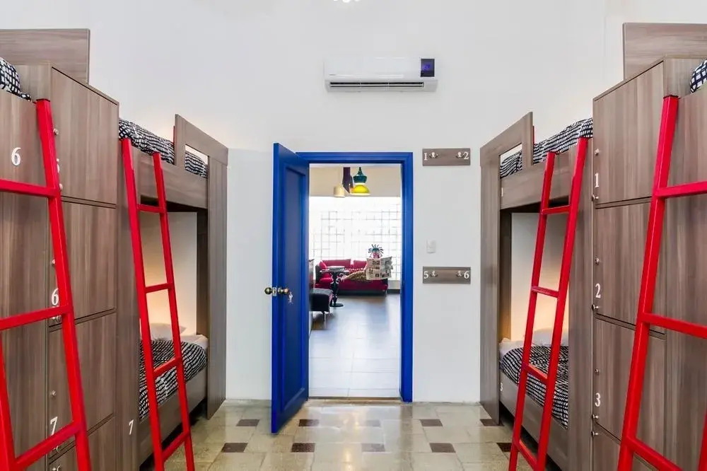 Tomo Hostel