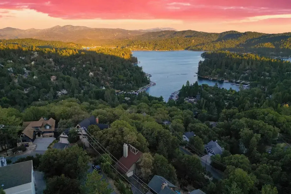 Nadelhorn by Avantstay Mins to the Lake + Arcade/playroom + Panoramic Deck Views