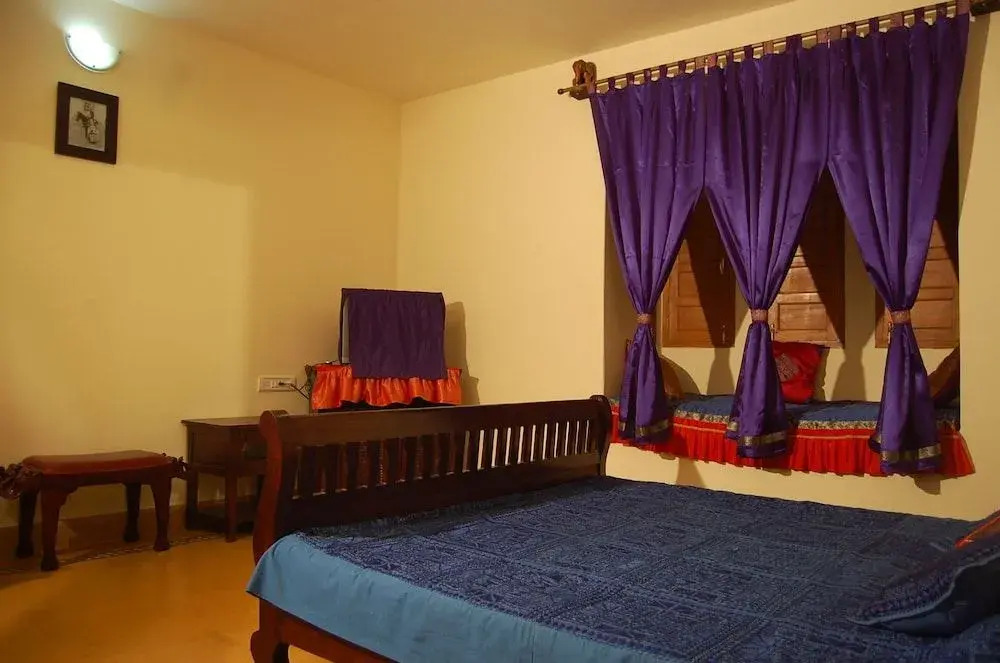 Hotel The Royale