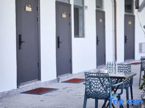 Kuxiong Homestay Square