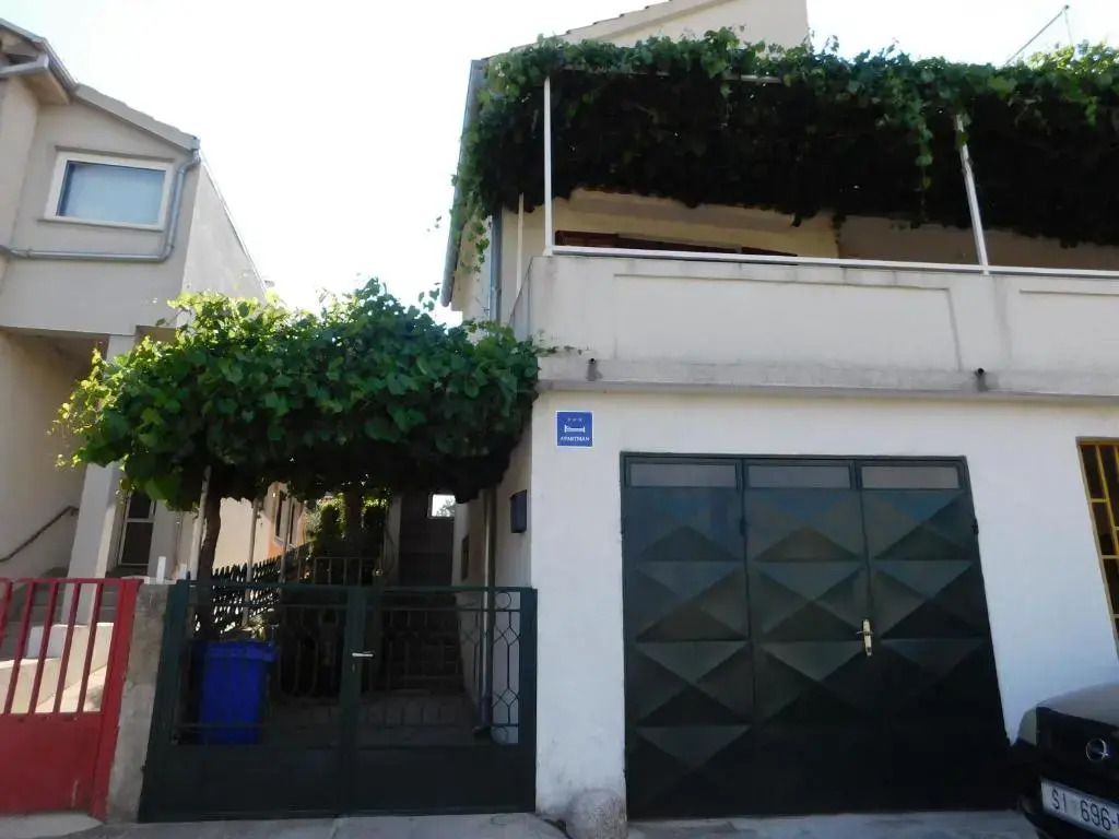 Apartment Bura