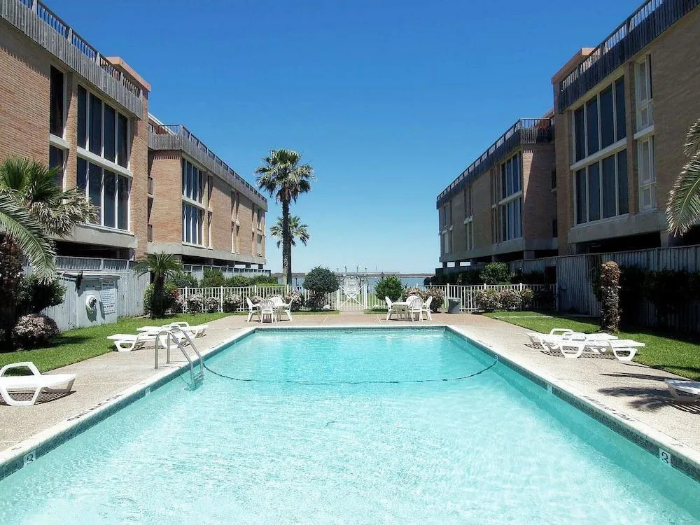 Channelview 104
