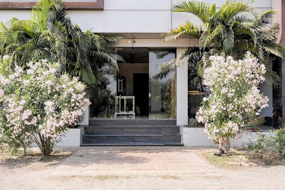 Hotel Ambika, Vadodara