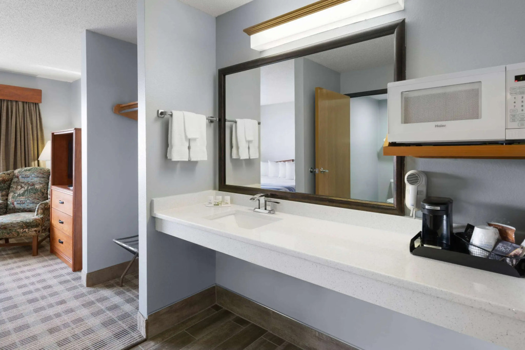 AmericInn by Wyndham Stuart