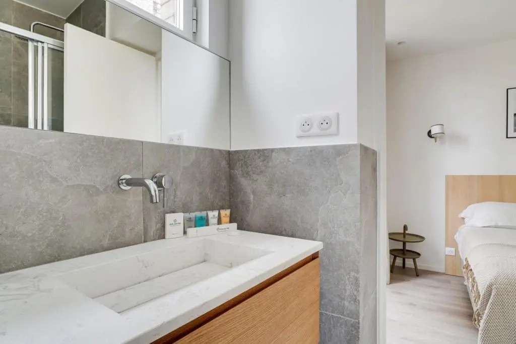 153-Suite Mylene Superb 1 BDR APT Paris