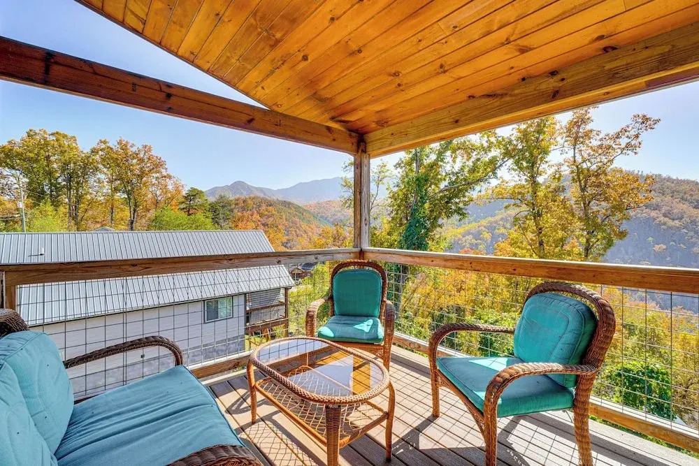 2 Mi to Downtown Gatlinburg: Cabin w/ Game Room