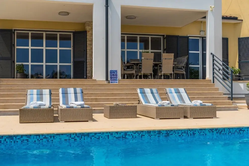 Villa in Filipana with Private Heated Pool