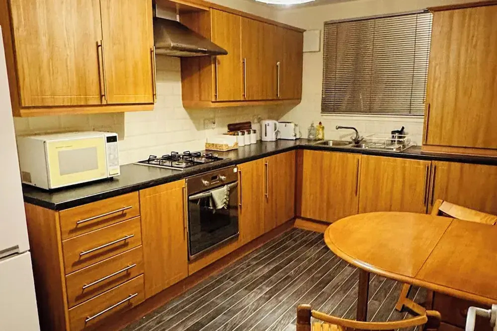 Apartment-2br-parking-walk to Town-near Beach-wifi