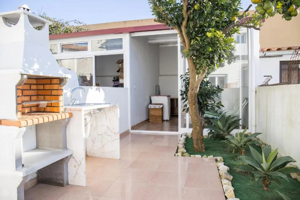 2 Bedroom house and Garden Lounge