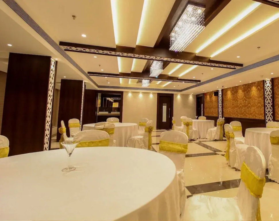 Vista Vashi Inn